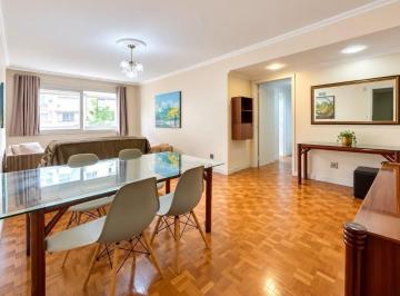 Living-Janela · Apartamento de 2 Dormitórios, Sol, Vista e Excelente Localização.