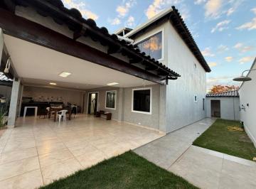 Casa de 4 quartos, Santa Maria · Sobrado com Lazer Completo, 4 Quartos e Vista Livre no Residencial Santos Dumont