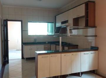 Casa · 200m² · 4 Quartos · 5 Vagas · Lindo sobrado Bela Vista