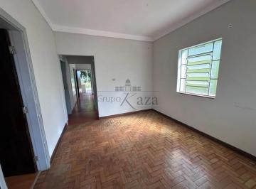 Casa · 170m² · 3 Quartos · 2 Vagas · Oportunidade - Casa - Centro - 3 Dormitórios - 170m².