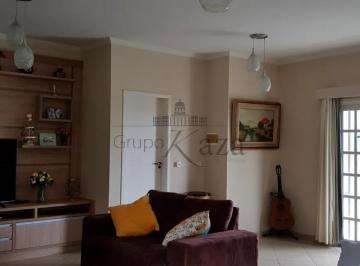 Casa · 235m² · 3 Quartos · 4 Vagas · Oportunidade - Casa em Condomínio - Condomínio Terras de Santa Helena - Jacareí