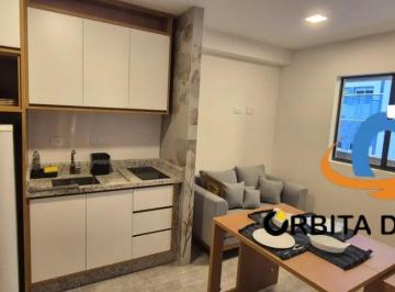 Foto 01 · Apartamento mobiliado para locação no coração de Curitiba: 1 quarto, 1 sala, 1 banheiro, vaga de gar