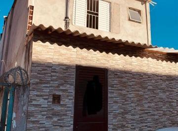 Casa · 60m² · 2 Quartos · Aluga-se casa bem aconchegante