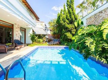 Casa · 447m² · 5 Quartos · 4 Vagas · Casa em condomínio para venda com 5 quartos, sendo 5 suítes, 447m²