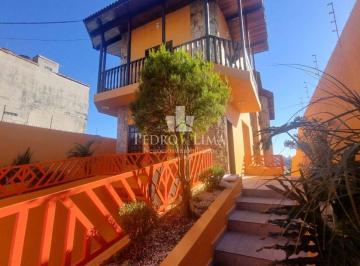 Casa · 400m² · 5 Quartos · 12 Vagas · Sobrado frontal com 4 dormitórios sendo 2 suítes e 12 vagas na Penha.