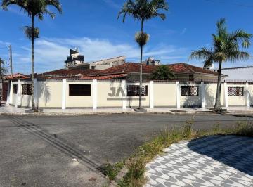 Casa · 1000m² · 3 Quartos · 4 Vagas · Casa de Esquina com 3 Dormitórios e Piscina no Jardim Imperador em Praia Grande
