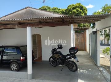NULL · Casa com 3 quartos disponível para locação no bairro Santa Mônica em Uberlândia-MG.