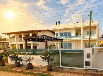 Casa · 293m² · 5 Quartos · 4 Vagas · Linda Casa Beira Mar à Venda no Centro - Garopaba/SC