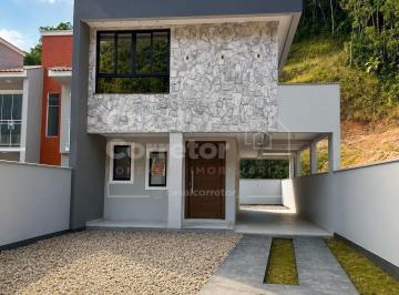 Casa · 130m² · 3 Quartos · 2 Vagas · Casa à venda no bairro Cedrinho - Brusque/SC