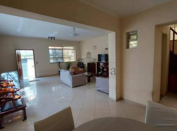 Casa · 300m² · 3 Quartos · 2 Vagas · Casa - Jardim Luzitania - 2 Suítes - 300m².