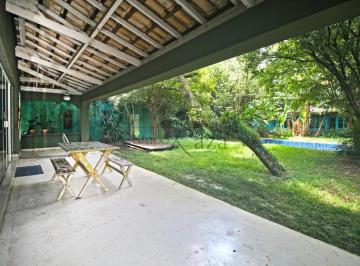 Casa · 568m² · 4 Quartos · 4 Vagas · Casa em Rua Fechada - Panamby - 4 Suítes - 568m².