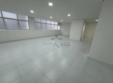 Comercial · 195m² · 4 Quartos · 2 Vagas · Conjunto Comercial - Bela Vista - 195M².