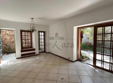Casa · 246m² · 3 Quartos · 4 Vagas · Casa de Rua Fechada - Granja Julieta - 3 Dormitórios - 246m².