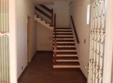 Comercial · 210m² · 1 Quarto · 2 Vagas · Casa Comercial/Residencial no Bairro Santana - Zona Norte SJC - 210m² a.c