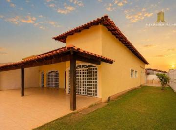b8d03e98de29af4df0bcd7d10d148ef984622453 · Casa de esquina | 360 m² de lote | 4 quartos (3 suítes) | Área gourmet