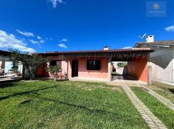 Casa · 85m² · 3 Quartos · 3 Vagas · Casa no Centro de Xangri Lá