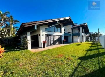 Casa · 445m² · 7 Quartos · 4 Vagas · Sobrado com 04 terrenos no Centro de Xangri Lá