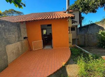 Casa · 55m² · 3 Quartos · 2 Vagas · Charmosa casa térrea em estilo rústico