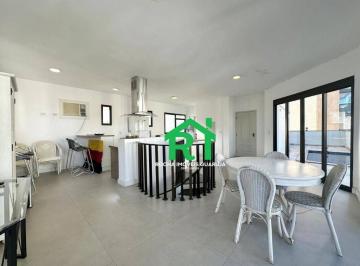 c5dfd1046e050fcce2fed914e5fa43d1a35f74eb · Cobertura duplex, vista mar com 4 quartos (2 suítes), 2 vagas à venda em Pitangueiras, Guarujá.