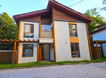 Casa de 3 quartos, Porto Seguro · Casa a 3 min da praia de Pitinga em Arraial D'ajuda, Bahia.