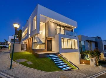 Casa de 4 quartos, Curitiba · Boa vista - Casa de alta padrão em condominio com 4 suites amplas - 350 m2