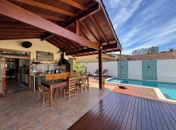 Casa · 276m² · 4 Quartos · 3 Vagas · Casa à venda com piscina, 4 dormitórios e área gourmet no Parque Vivamar - Ubatu