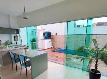 Casa de 3 quartos, Santo André · Casa de 189 m² com 3 quartos à venda em Utinga