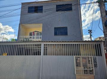 Casa de 6 quartos, Santa Maria · QR 208 Santa Maria lindo Sobrado para renda