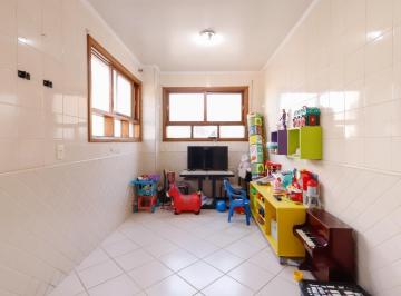 f2e40659-7768-41f3-8d3c-f61f7e85b7a6 · Agradável sobrado para venda em Chácara Inglesa com 3 quartos, sendo 2 suítes, 304m²