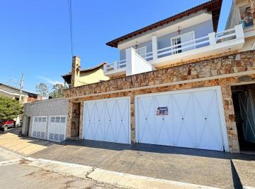 6fed77cc-0e16-470a-b31c-c3b57a68e52c · Elegante sobrado para venda em Jardim Regina com 4 quartos, sendo 1 suíte, 277m²