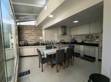 Casa · 133m² · 3 Quartos · 2 Vagas · Sobrado à Venda no Xaxim, Curitiba: 3 Quartos, Ter