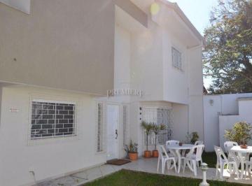 Casa · 160m² · 3 Quartos · 2 Vagas · Sobrado triplex com 160m2 de área privativa
