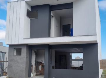 Casa · 145m² · 3 Quartos · 2 Vagas · Sobrado novo 3 suítes patio amplo em condomínio com infraestrutura completa no b