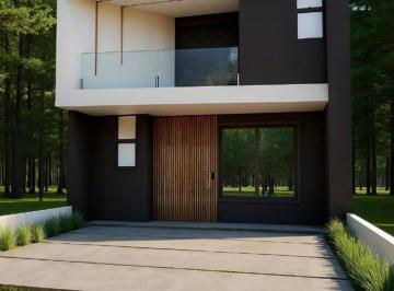 Casa · 142m² · 3 Quartos · 2 Vagas · Lindo sobrado com 3 suítes em condomínio com infraestrutura completa na zona sul