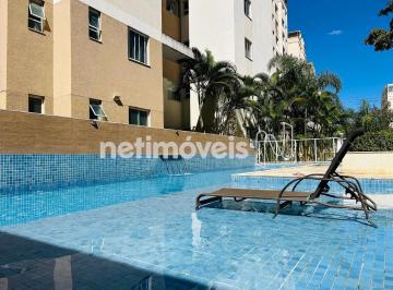 Piscina · Casa com quintal