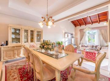 Casa de 4 quartos, Porto Alegre · Casa com 4 quartos e pátio com piscina
