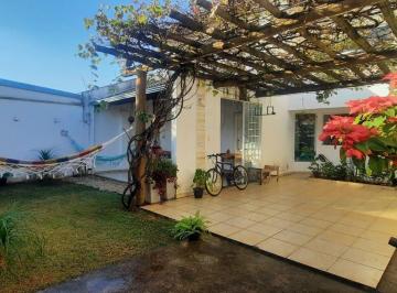 Casa · 170m² · 3 Quartos · 3 Vagas · Sobrado à venda no bairro Jardim Holanda - Uberlândia - MG