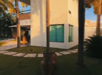 Casa · 400m² · 4 Quartos · 4 Vagas · Sobrado à venda no bairro Jardim Karaiba - Uberlândia - MG
