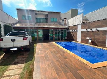 Casa · 220m² · 3 Quartos · 2 Vagas · Sobrado à venda no bairro Alto Umuarama - Uberlândia - MG