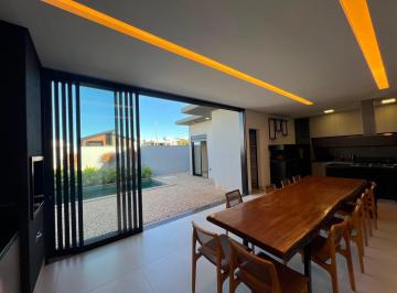 Casa · 254m² · 5 Quartos · 4 Vagas · Casa à venda no condominio fechado arts - Bairro Jardim inconfidência - Uberlândia - MG