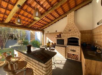 Casa · 145m² · 3 Quartos · 5 Vagas · Casa à venda no bairro Vila Saraiva - Uberlândia - MG
