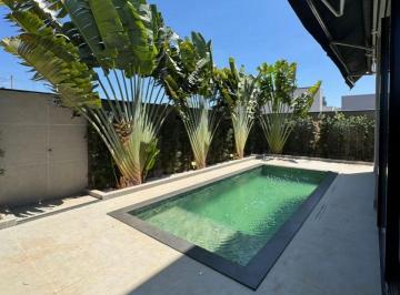 Casa de 3 quartos, Maringá · Casa com 320 metros², 3 quartos, piscina e churrasqueira em Maringá - PR