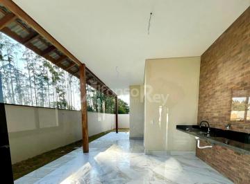 Casa · 220m² · 3 Quartos · 6 Vagas · Casa de 03 dormitórios sendo 01 suíte