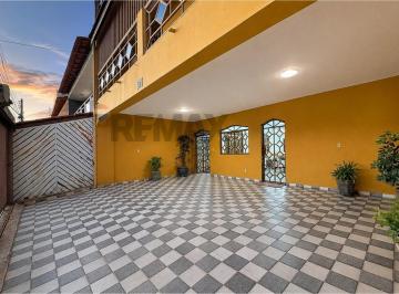 Casa · 291m² · 5 Quartos · 3 Vagas · QS 10 Sobrado de 03 pavimentos com 04 quartos sendo 02 suítes garagem para 03 veículos terraço com