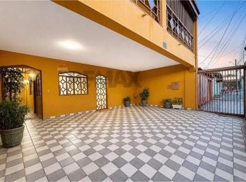 Casa · 291m² · 5 Quartos · 3 Vagas · QS 10 Sobrado de 3 pavimentos 4 quartos 2 suítes terraço com churrasqueira