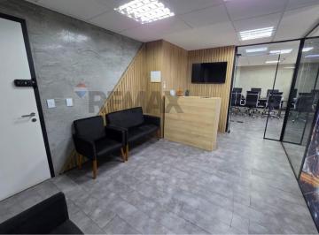 Comercial · 173m² · 5 Vagas · Sala comercial para locação na Barra Funda, 173 metros, 5 banheiros, varanda e 5 vagas.