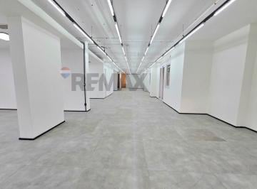 Comercial · 440m² · 5 Vagas · Sala comercial para locação na Barra Funda, 440 metros, 5 banheiros, varanda e 11 vagas.