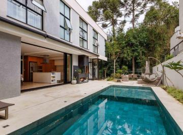 Casa · 298m² · 3 Quartos · 4 Vagas · Casa 3 Suítes em Condominio Fechado em Santa Felicidade!