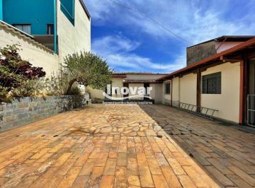 Casa · 290m² · 3 Quartos · 3 Vagas · Casa com 3 quartos, suíte, amplo quintal e edícula no Jardim Leblon