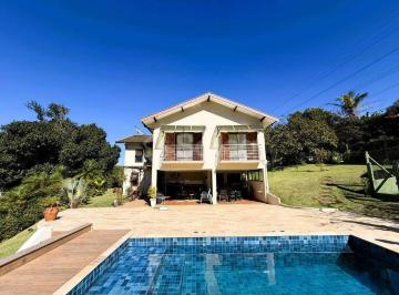 Casa · 289m² · 4 Quartos · 2 Vagas · Casa em Condominio para alugar com 4 quartos, 2 suite, piscina e churrasqueira.